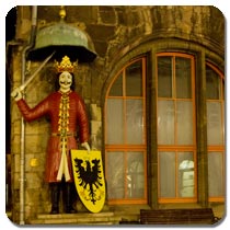 Rolandsstatue am Nordhäuser Rathaus (Foto: Denis Wollenhaupt)